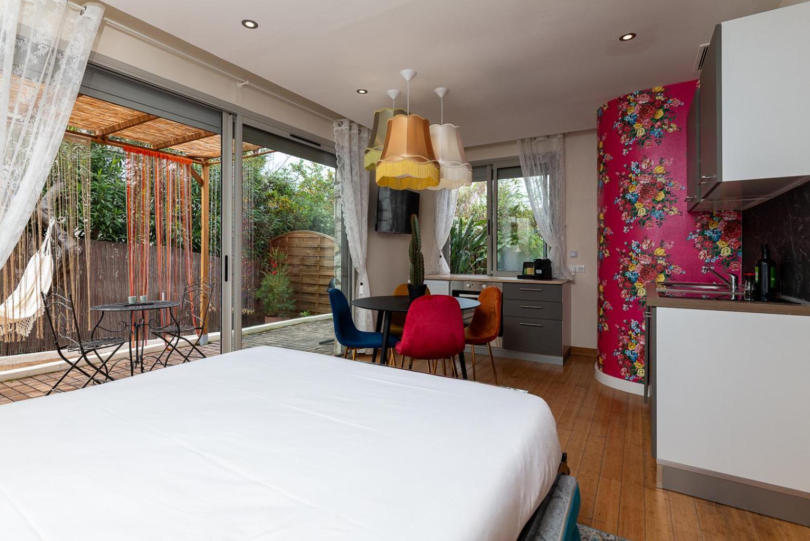 Studio Terrasse La Roulotte Du Tzigane Mandara Beach Antibes Juan-Les-Pins Exterior foto